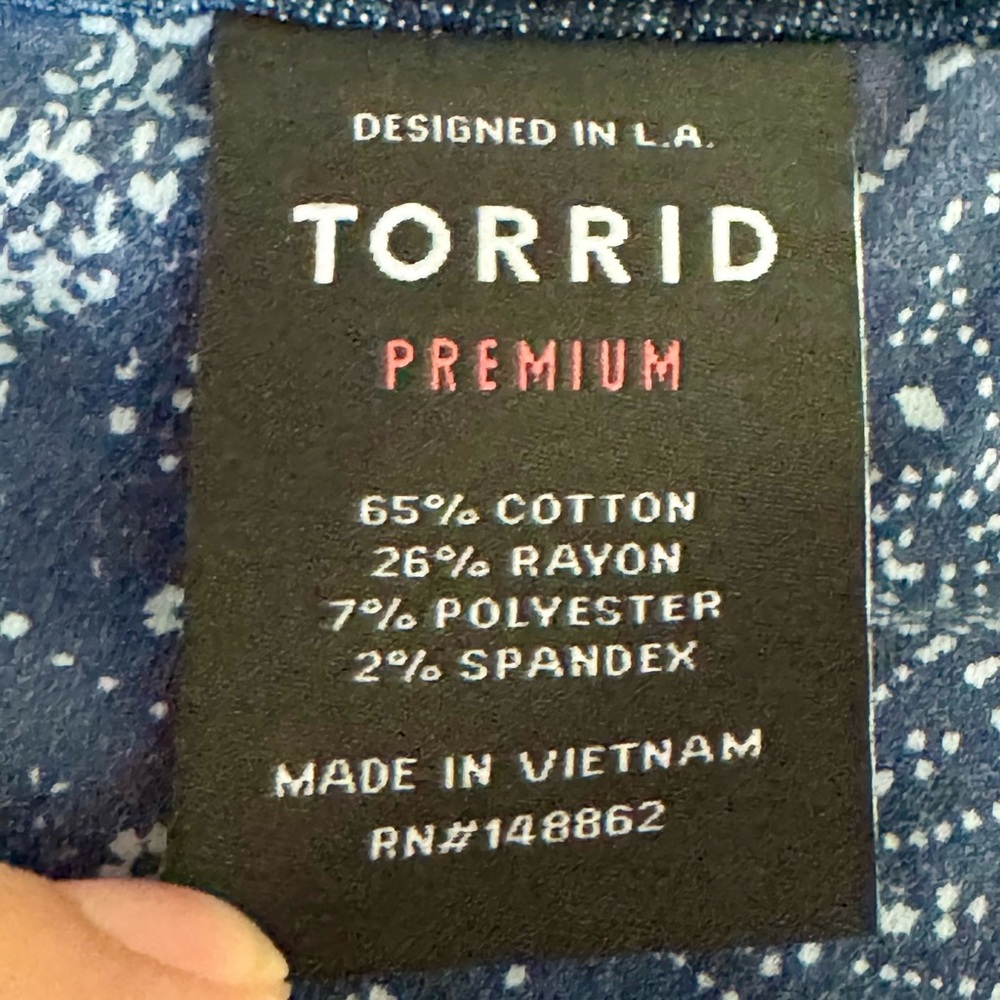 Torrid Size 18 Short Jeans Skinny Distressed Faux Tears Dark Wash - Picture 7 of 10